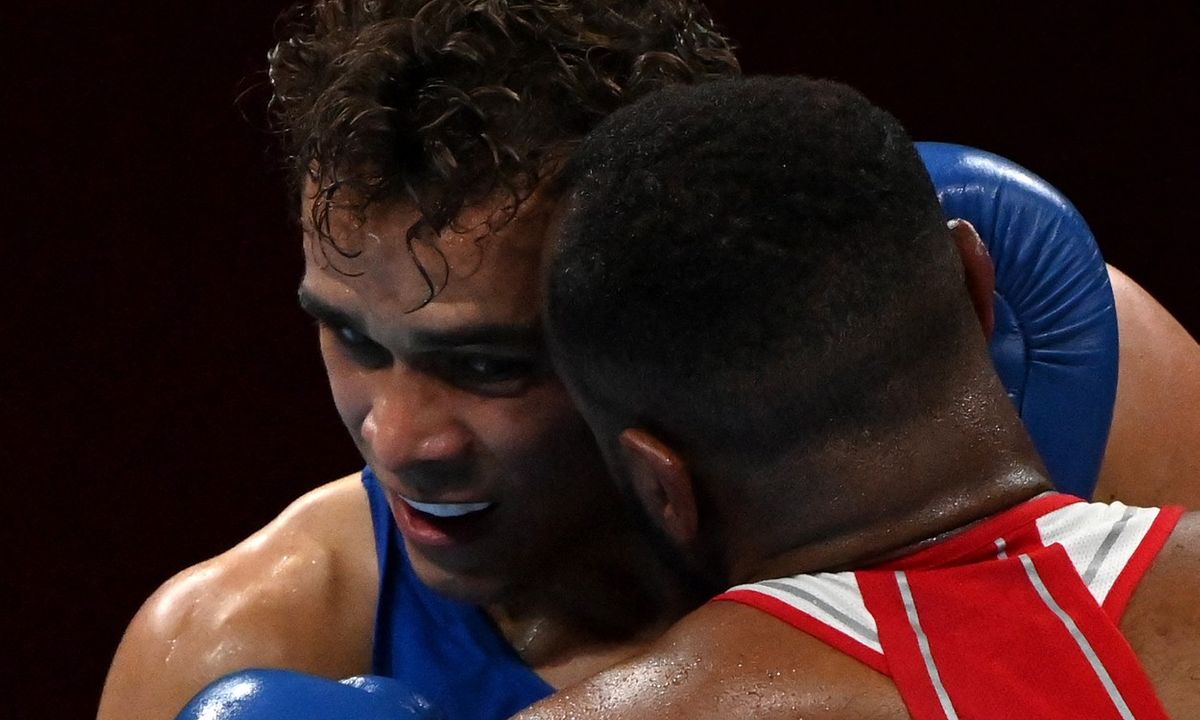 Jako Mike Tyson. Olympijský boxer zkusil soupeři ukousnout ucho