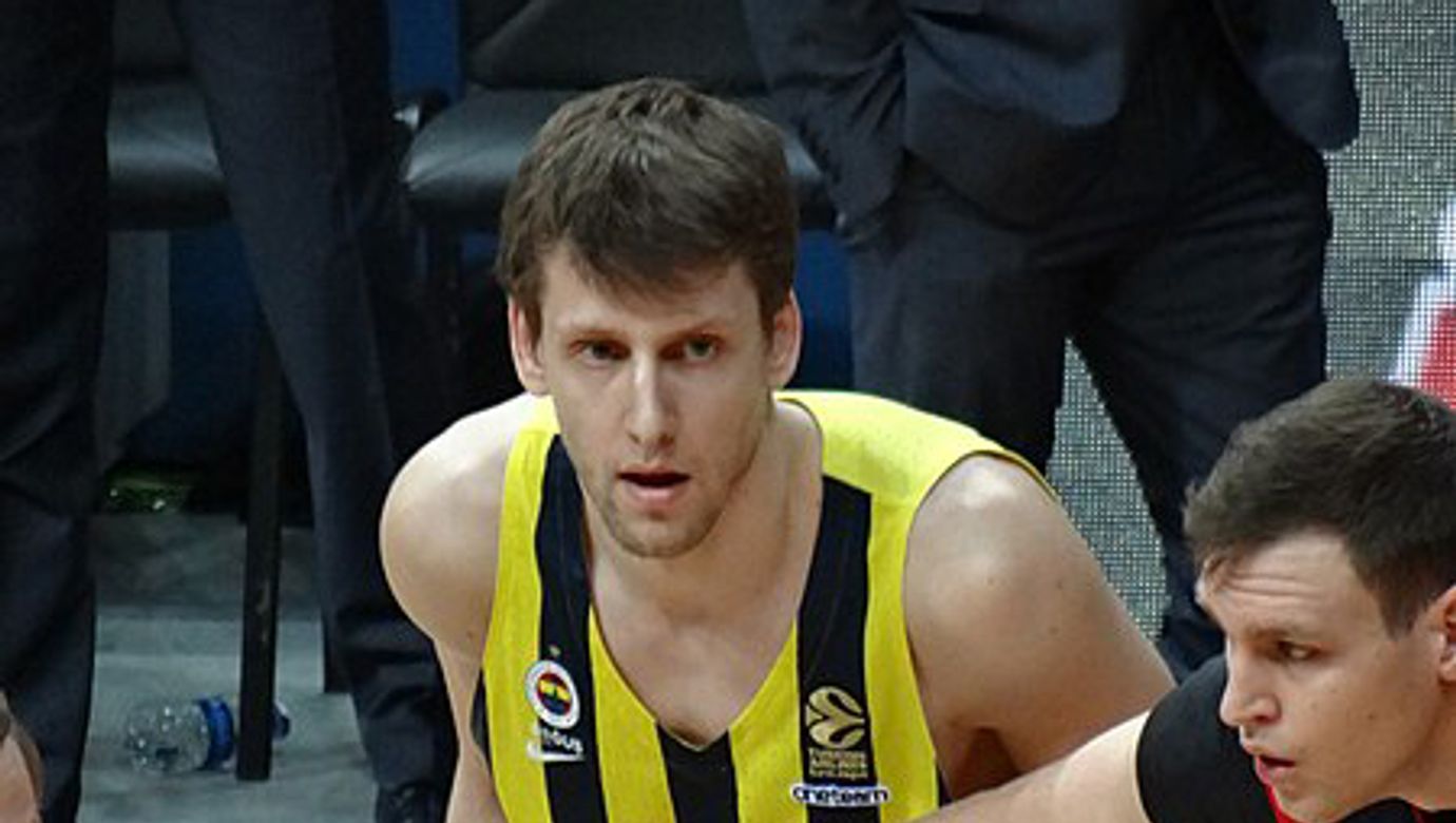 450px-Jan_Veselý_24_Fenerbahçe_Men's_Basketball_20180105