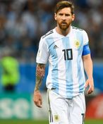 Přestaňte se už otírat o Lionela, vzkázal do Barcelony Messiho otec