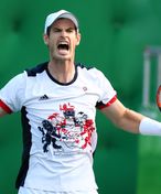 Útěky na toaletu a pláč. Andy Murray znovu hraje na trávě
