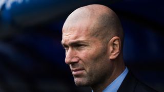 Odcházím. Neodcházím. Ale jo, odcházím. Zidane definitivně skončil na lavičce Realu