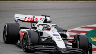 Haas vyhodil Mazepina kvůli ruské invazi na Ukrajinu. Končí i spolupráce s firmou jeho otce