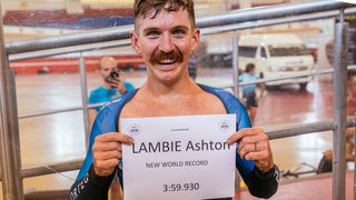 Američan Ashton Lambie zajel čtyři kilometry pod čtyři minuty