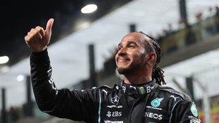 Velkou cenu Abú Dhabí vyhraje Lewis Hamilton. Proč? Protože nemusí