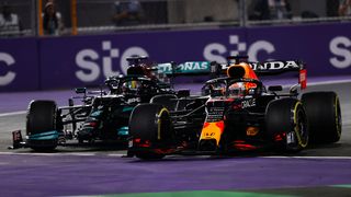 Čas rozhodnutí: Bude se po Abú Dhabí smát Verstappen, nebo Hamilton?
