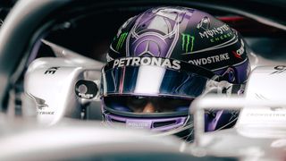 Stane se Lewis Hamilton týmovou dvojkou Red Bullu? Apríl!