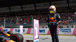 Pole position pro Verstappena. Mercedes propadl