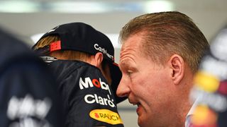 Nejsme Max Verstappen Racing, obhajuje šéf Red Bullu sázku na Sergia Péreze