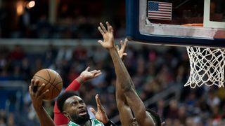 Basketbalista Bostonu Brown jel 15 hodin na demonstraci v Atlantě