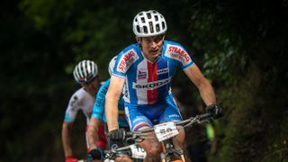 Bikeři Hynek se Stoškem vyhráli druhou etapu Swiss Epic