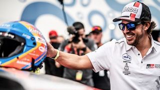 Formule 1 žije spekulacemi: Vyjde návrat Alonsa a přesun Vettela?