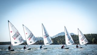 Mladí jachtaři trénují na Máchově jezeře, Nechranicích i Lipně