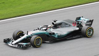 Formule 1 potvrdila červencový začátek odložené sezony. Pojede se bez diváků