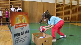 Meziškolní pohár se opět rozbíhá: Děti plní sportovní výzvy
