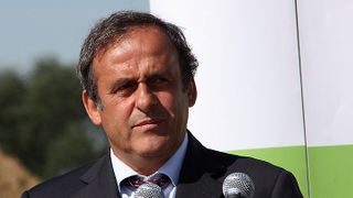 Fotbalovou legendu vyšetřují ve Švýcarsku. Bral Platini úplatky?