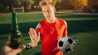 Pivo skutečně nefunguje jako ionťák. Po sportu spíš škodí