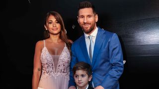Suárezův odchod z Barcelony těžce nese i Messiho manželka