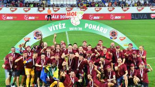 Letošní ročník fotbalového poháru je neregulérní. Měl by se zastavit