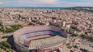 Permanentky sem nekoupíte, ale zdědíte. Camp Nou otevřel před 63 lety