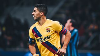 Suárez odchází z Barcelony. S ostudou a bez velkých ovací