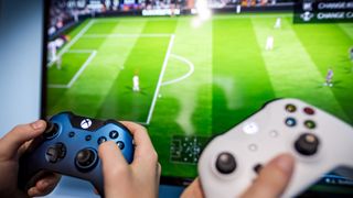 Na hodnocení fotbalistů ve hře FIFA pracuje devět tisíc lidí
