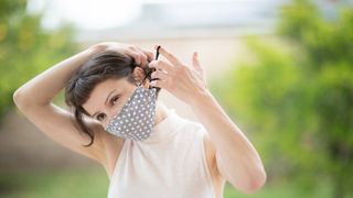 Rouška se klidně může stát důvodem vašeho nakažení
