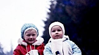 Hokej a tenis. Úspěšní sourozenci na fotce z roku 1974