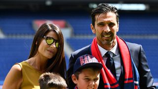 Buffon slaví 43 let. S modelkou Šeredovou zažil velké utrpení