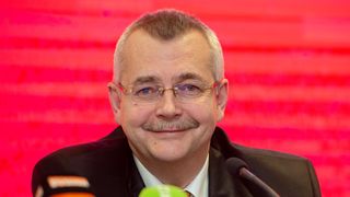 Tvrdík by rád koupil vakcínu pro fanoušky. Píchněte mi klidně éter s benzinem, píší Slávisté
