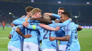 Premier League nabádá hráče: Neobjímejte se!