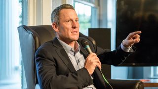 Pohled expertů: Lance Armstrong o očkování v České republice