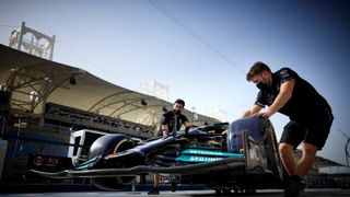 Hamilton byl v tréninku nejrychlejší, sekunduje mu Verstappen