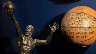Wilt Chamberlain: Jeho 100 bodů za zápas nikdo nepřekonal