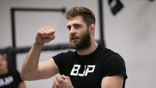 Šampiona je třeba knockoutovat, tvrdí Jiří Procházka