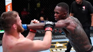 Israel Adesanya se zlobí na rozhodčí: Znáte MMA jen z rychlíku!