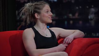 Krásná zápasnice u Krause léčila Boba Klepla. Doporučila mu pořádně vyprášit pytel