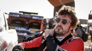 Alonso se vrací do F1, po nehodě má čelist vyztuženou titanem