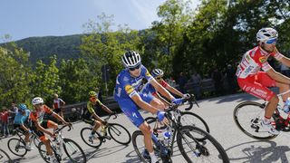 Šéf týmu BikeExchange byl vyloučen z Gira. Srazil autem závodníka