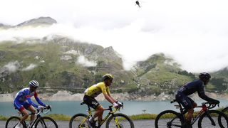 Tour de France je už bez Van der Poela, Pogačar znovu útočil v Alpách