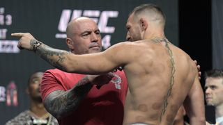 Komentátor UFC Joe Rogan má covid