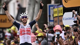 Na Tour de France dostali zelenou uprchlíci, využil toho Bauke Mollema
