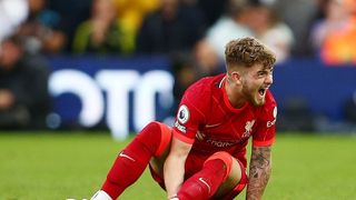 Brutální zranění mladé hvězdy Liverpoolu, Salah si musel zakrývat oči