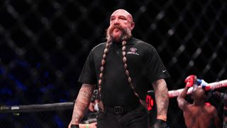 Mohl mě připravit o milion dolarů, zlobí se Justin Gaethje na rozhodčího