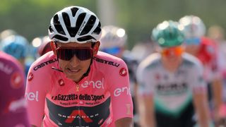 Operovaný Egan Bernal už zase šlape do pedálů