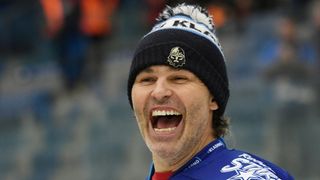 Jaromír Jágr slaví půl století. Stále s bruslemi na nohou