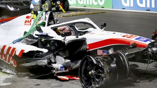 Schumacherova nehoda rozzlobila šéfa Haasu. Škoda na voze je milion dolarů