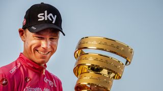 Zakažte časovkářská kola, volá Froome. Blbost, myslí si Van Aert