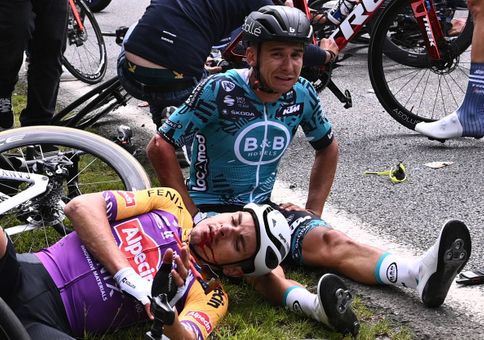 Není to žádná teroristka, zastává se ředitel Tour žalované fanynky