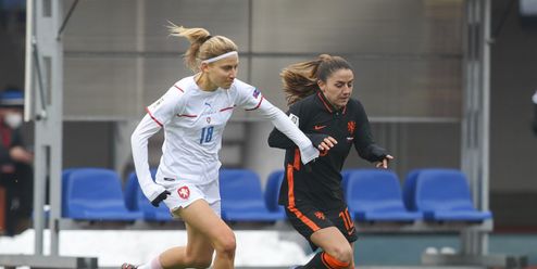 České fotbalistky remizovaly s Nizozemskem, Vácha jim pogratuloval od plotny