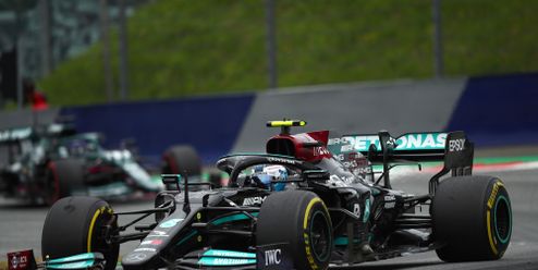 Mercedes ovládl sprint: Bottas vyhrál, Hamilton vykřesal naději